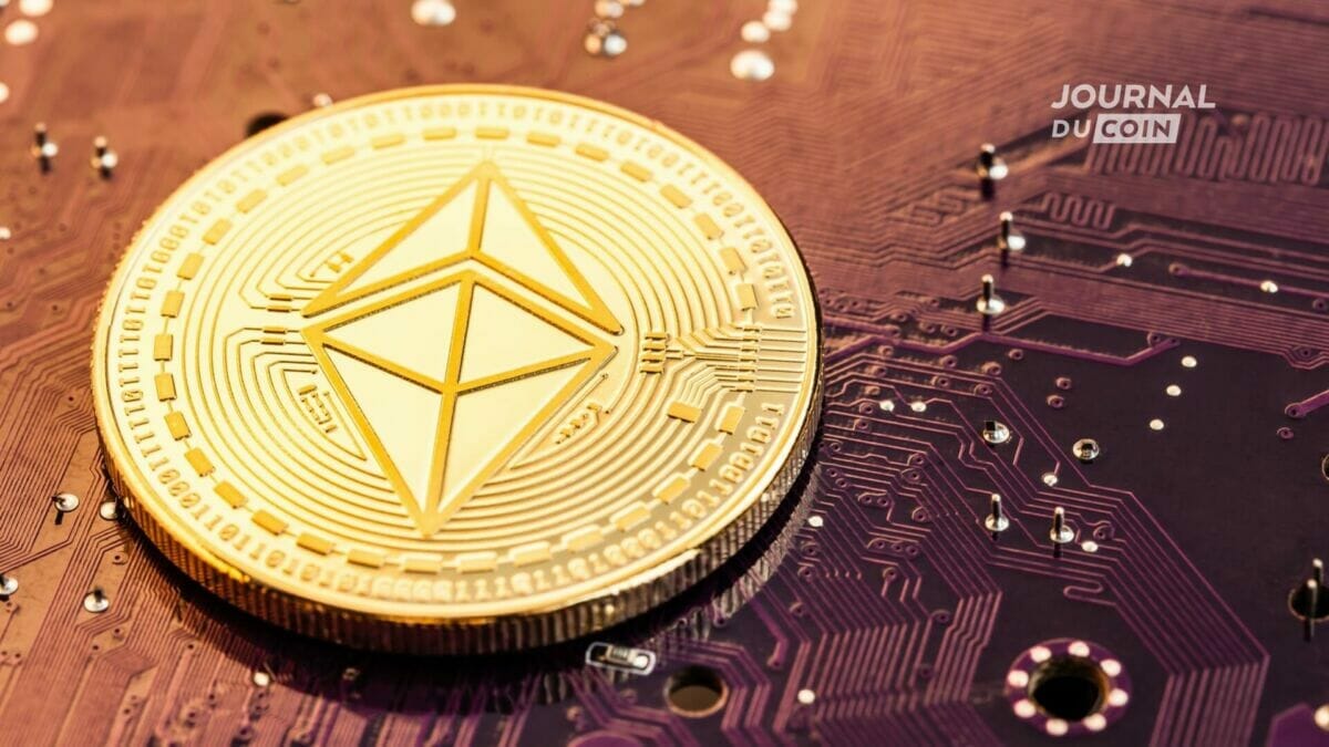 Jeton Ethereum représenté sous forme de pièce au dessus d'une circuit informatique.